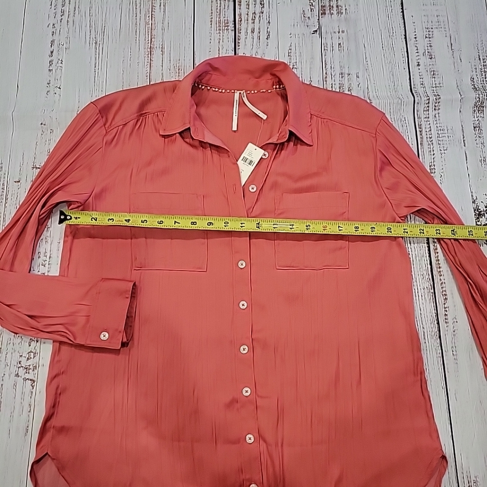 By Anthropologie Relaxed Buttondown Shirt in Rose - Picture 5 of 7